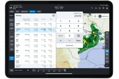 Jeppesen FliteDeck Pro is open on an iPad, depicting how pilots can leverage the Digital NavLog without leaving their enroute map.